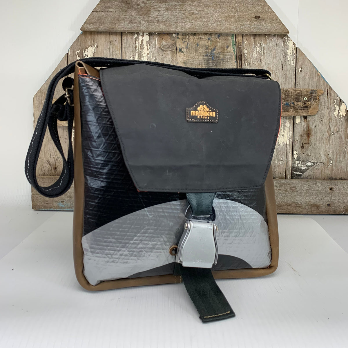 Hugo boss best sale messenger bag sale